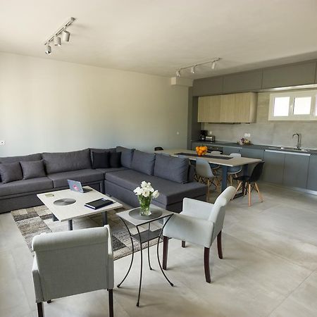 Amera - Troumpas Family Apartments Leonídion エクステリア 写真