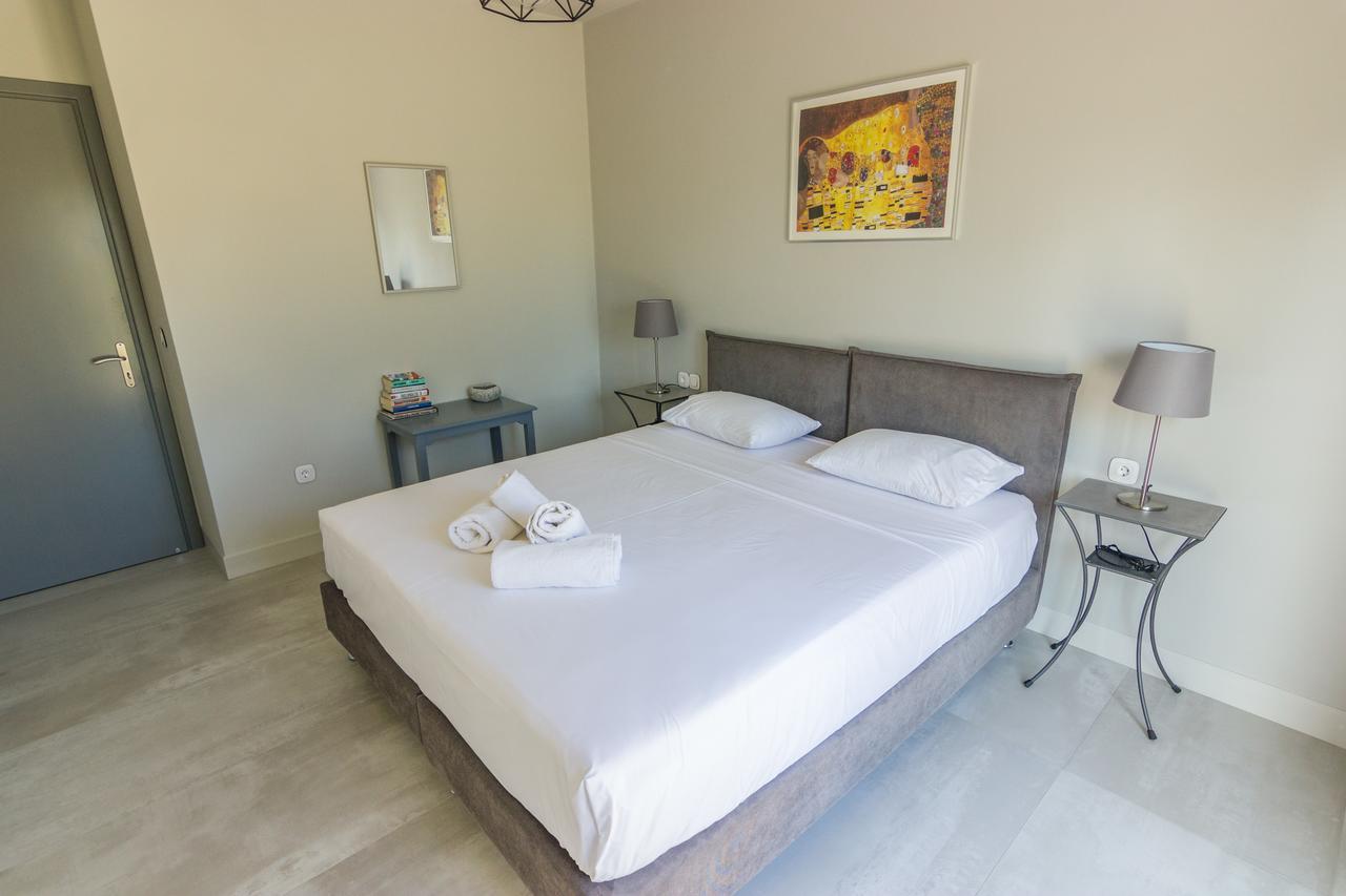 Amera - Troumpas Family Apartments Leonídion エクステリア 写真