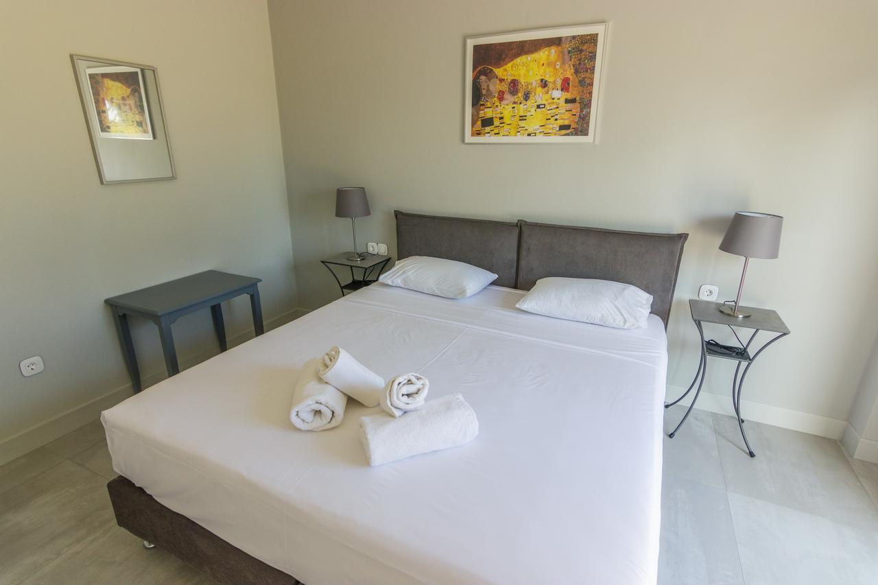 Amera - Troumpas Family Apartments Leonídion エクステリア 写真