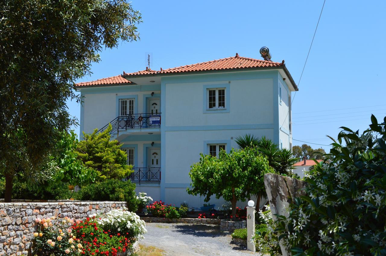 Amera - Troumpas Family Apartments Leonídion エクステリア 写真