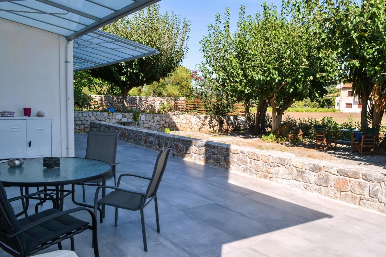 Amera - Troumpas Family Apartments Leonídion エクステリア 写真